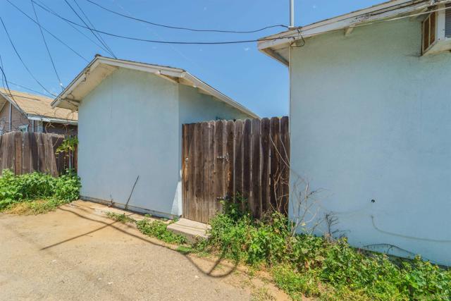 321 S Freeman, Oceanside CA: https://media.crmls.org/mediaz/5a41c404-5522-4efe-b9de-f0c34bdd4d46.jpg