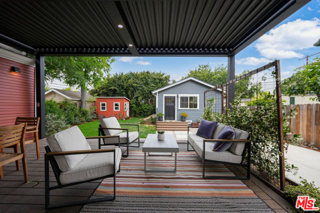 607 S Orange Drive, Los Angeles CA: https://media.crmls.org/mediaz/5a41d849-dfeb-438b-9950-3e4bab824e06.jpg