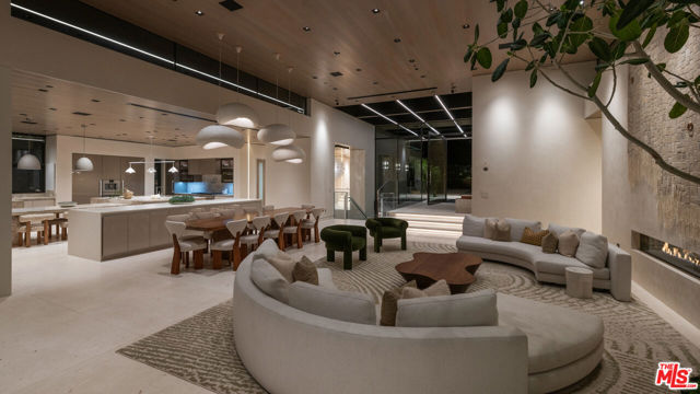 5012 Carbon Beach Terrace, Malibu CA: https://media.crmls.org/mediaz/5a421061-6236-40bf-9cdb-cab9343d4d8b.jpg