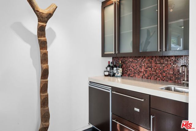 1415 Summitridge Drive, Beverly Hills CA: https://media.crmls.org/mediaz/5a4228a1-84ab-4f0d-9479-045ca818aee7.jpg