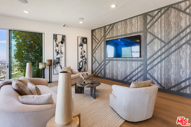 8654 Hollywood Boulevard, Los Angeles CA: https://media.crmls.org/mediaz/5a42abb2-2f3a-45e8-b6dd-131aa283e6ab.jpg