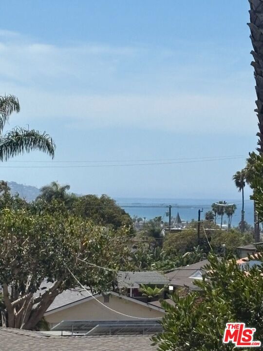 1148 Turquoise Street, San Diego CA: https://media.crmls.org/mediaz/5a42de6e-d86b-45a1-8ee1-13571313131d.jpg
