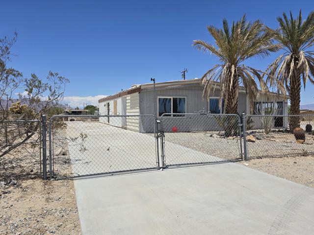 2655 Sea Wind Avenue, Thermal CA: https://media.crmls.org/mediaz/5a42e515-9e3c-453f-a792-2cae8027d93c.jpg