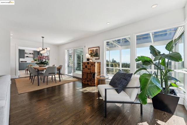 5958 Colton Blvd., Oakland CA: https://media.crmls.org/mediaz/5a4316ae-a17b-4de3-9c87-085a89eaca08.jpg