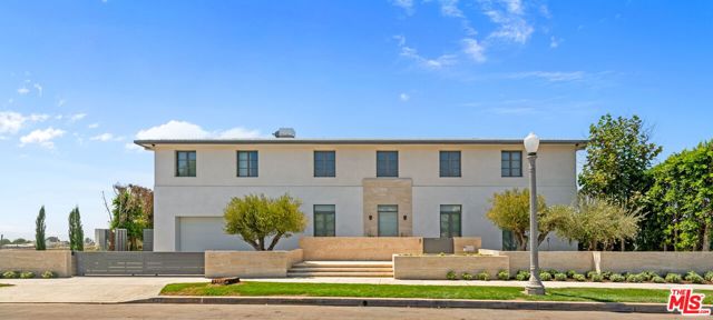 623 Alma Real Drive, Pacific Palisades CA: https://media.crmls.org/mediaz/5a435a5f-87a1-469d-99c4-abd402d07e26.jpg