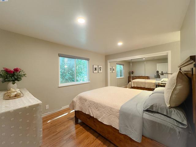 148 Ascot Ct, Moraga CA: https://media.crmls.org/mediaz/5a437e7d-031d-45d9-a0ff-c08f14adf2d6.jpg
