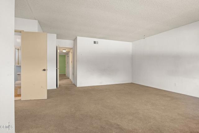 2575 Gayle Place, Simi Valley CA: https://media.crmls.org/mediaz/5a4391ad-6dfc-4182-8837-8f9401596bb9.jpg