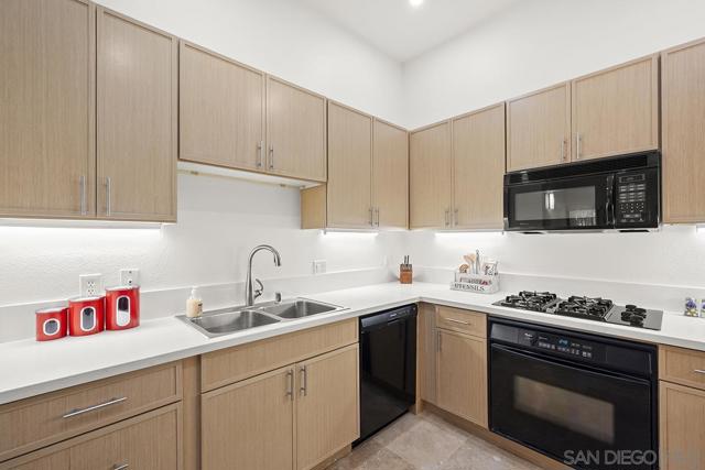 525 11th Avenue, San Diego CA: https://media.crmls.org/mediaz/5a43bbb2-48d1-4bfa-92d8-2ac30464285d.jpg