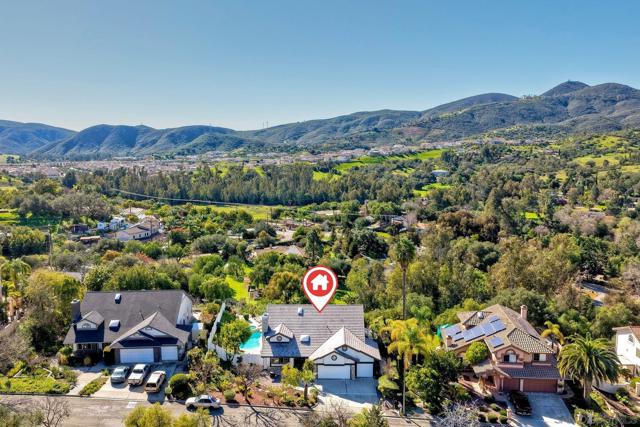 2785 Canyon Oak Pl, Escondido CA: https://media.crmls.org/mediaz/5a43ce0a-41d8-475f-b1e3-0e5057376135.jpg