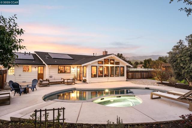 5400 Johnston Rd, Danville CA: https://media.crmls.org/mediaz/5a43d974-4490-44ed-a812-450e9b294a10.jpg