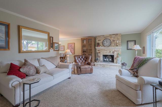 24 Pinehill Way, Monterey CA: https://media.crmls.org/mediaz/5a440805-4b14-4559-97cf-708cf535fff9.jpg