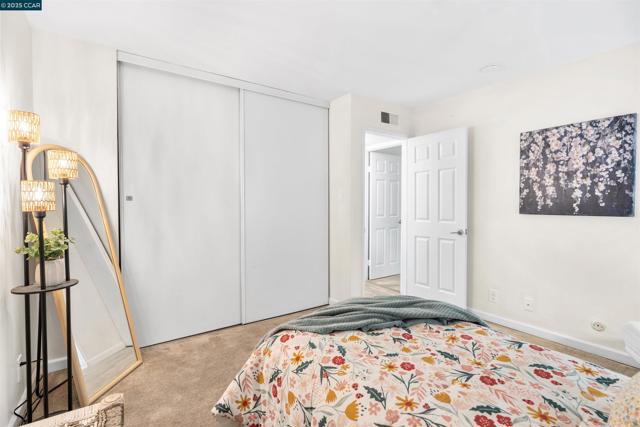 2720 Oak Rd, Walnut Creek CA: https://media.crmls.org/mediaz/5a44156b-0098-4878-879b-d99d5b0e3d43.jpg