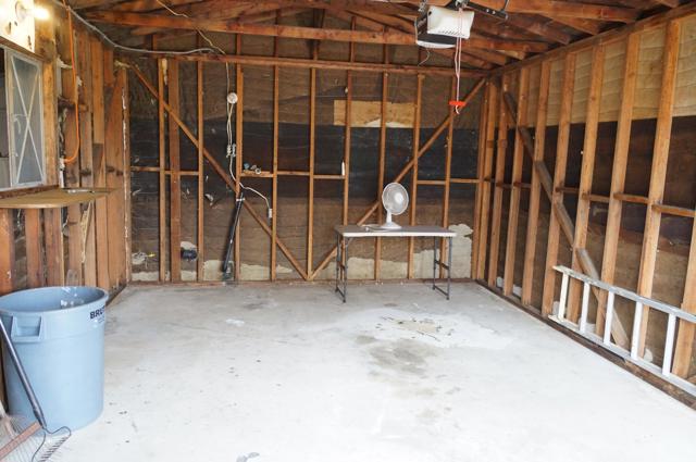 11022 West Drive, Morongo Valley CA: https://media.crmls.org/mediaz/5a450585-4b7a-4f28-9b1d-d716c2f9360b.jpg