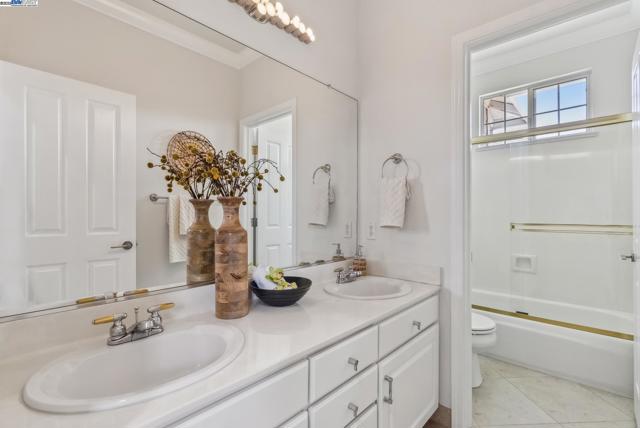 3879 Blackstone Ct, Castro Valley CA: https://media.crmls.org/mediaz/5a457435-c804-4bc3-b4f0-2b4d6deaefe3.jpg