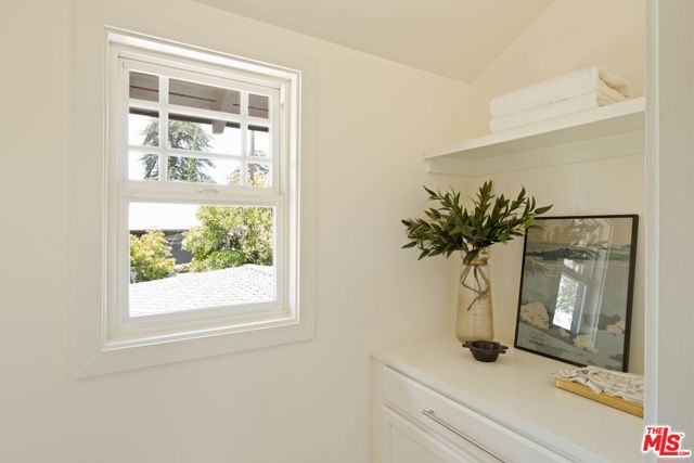 7401 Costello Avenue, Van Nuys CA: https://media.crmls.org/mediaz/5a45be9f-3813-4073-af79-a684e170bf4d.jpg