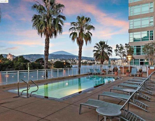 1 Lakeside Dr, Oakland CA: https://media.crmls.org/mediaz/5a46219b-d19a-4698-a39d-e3677c393e09.jpg