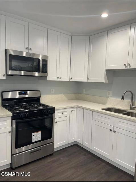 6211 Anastasia Street, Simi Valley CA: https://media.crmls.org/mediaz/5a464485-0c5c-4a2e-b198-99d6f967b5a6.jpg