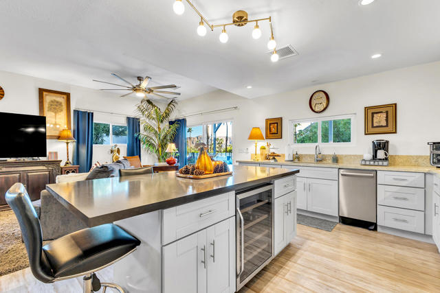 527 Jade Lane, Palm Springs CA: https://media.crmls.org/mediaz/5a46ad87-74b8-4515-a31c-6ea9bdfe5e17.jpg