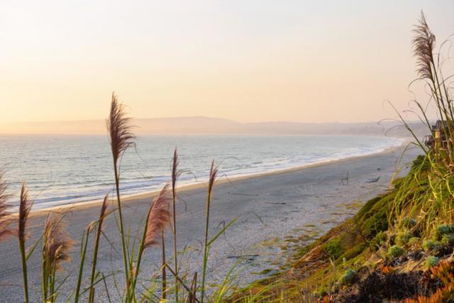 112 Holiday Drive, La Selva Beach CA: https://media.crmls.org/mediaz/5a477be3-8c30-44ce-8279-d8f98a0e7543.jpg