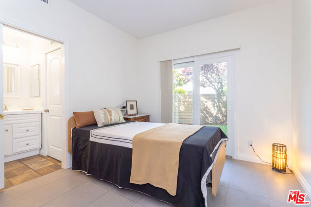 27350 Landon Place, Valencia CA: https://media.crmls.org/mediaz/5a485332-b2e8-4458-a2e3-7679ba7b88df.jpg