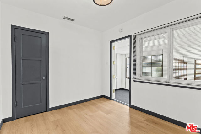9829 S 7th Avenue, Inglewood CA: https://media.crmls.org/mediaz/5a48b872-6f0a-4d7f-9183-dc04386fc647.jpg