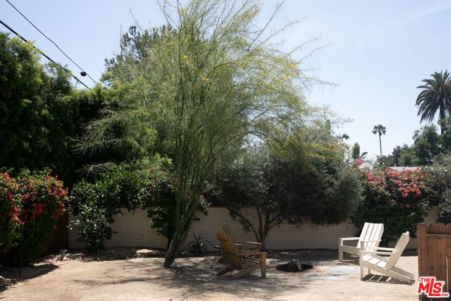 898 N Chester Avenue, Pasadena CA: https://media.crmls.org/mediaz/5a48cb45-d7ba-4fb6-ba25-a13c985ac317.jpg