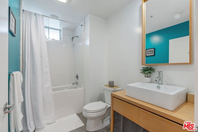 5806 Waring Avenue, Los Angeles CA: https://media.crmls.org/mediaz/5a48da76-c586-442c-aa75-0c3ea1b66184.jpg