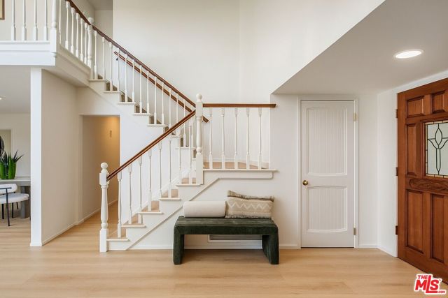 5136 Los Bonitos Way, Los Angeles CA: https://media.crmls.org/mediaz/5a490d37-3686-4383-a4ce-54fa6bc98dfa.jpg