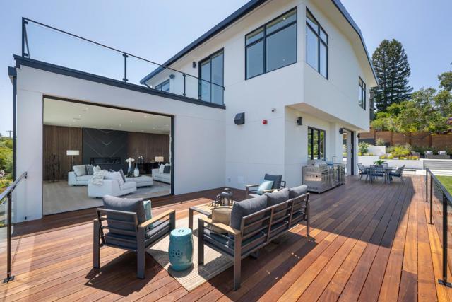 3964 Jefferson Avenue, Redwood City CA: https://media.crmls.org/mediaz/5a496af6-914c-4d9e-9a0a-47a2ac5eac8f.jpg