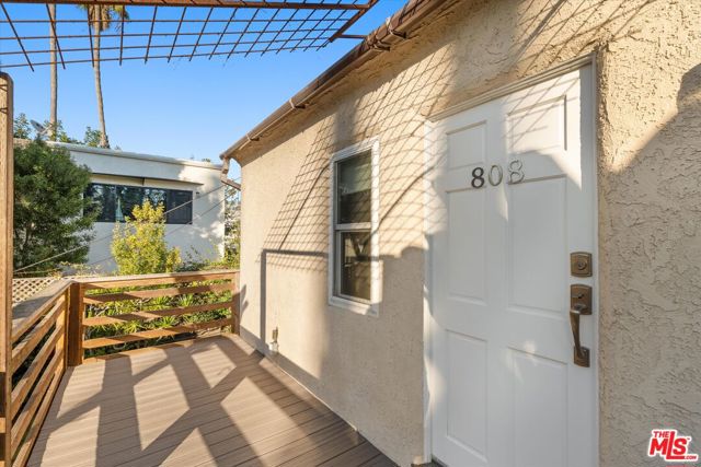 808 Venezia Avenue photo 4