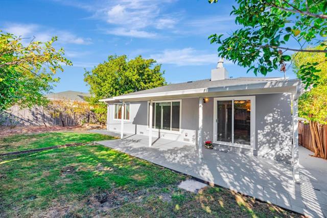 20 Queen Anne Court, Millbrae CA: https://media.crmls.org/mediaz/5a498256-7ce7-4e6e-b40b-d64881288754.jpg