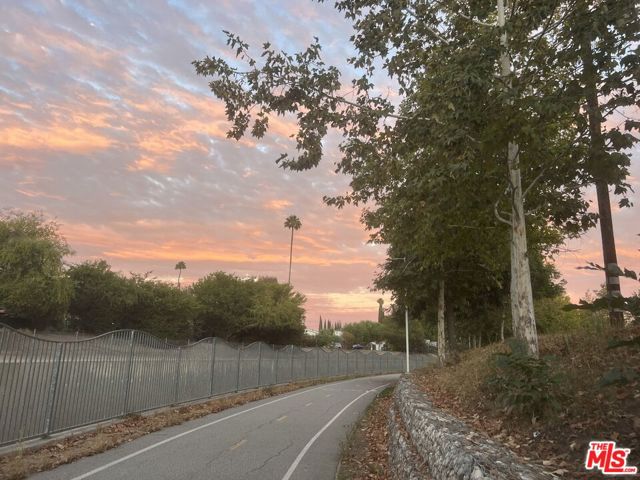 15220 Valleyheart Drive, Sherman Oaks CA: https://media.crmls.org/mediaz/5a49dccc-d5bc-4c66-859b-e47266d13ece.jpg