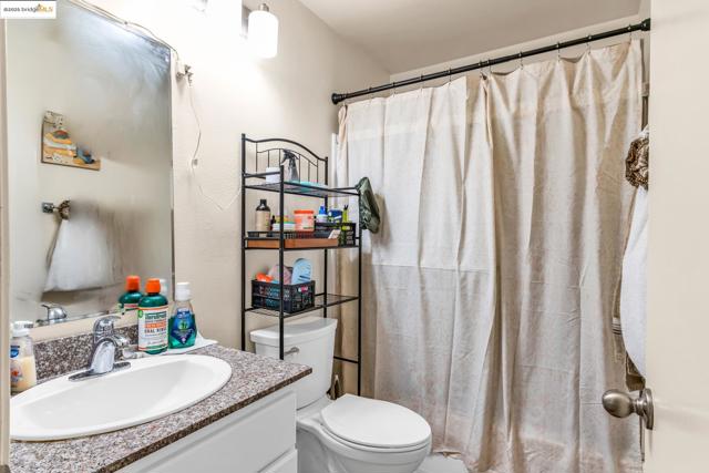 301 Country View Ln, Pleasant Hill CA: https://media.crmls.org/mediaz/5a4a7a14-991c-4905-9412-5a0b432950cd.jpg