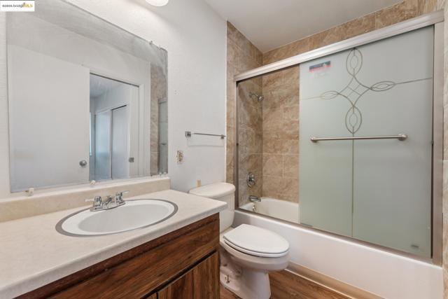 9663 Elmview, Oakland CA: https://media.crmls.org/mediaz/5a4a889b-6267-4e70-ab52-38d29c09e0d1.jpg