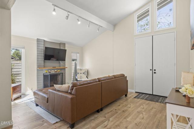 658 Holly Avenue, Oxnard CA: https://media.crmls.org/mediaz/5a4ab268-0fff-4de0-85f5-90df216adee8.jpg