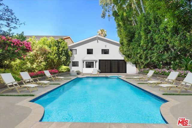 4560 Densmore Avenue, Encino CA: https://media.crmls.org/mediaz/5a4adecb-3fa5-4a56-a61c-0eb82d59be33.jpg