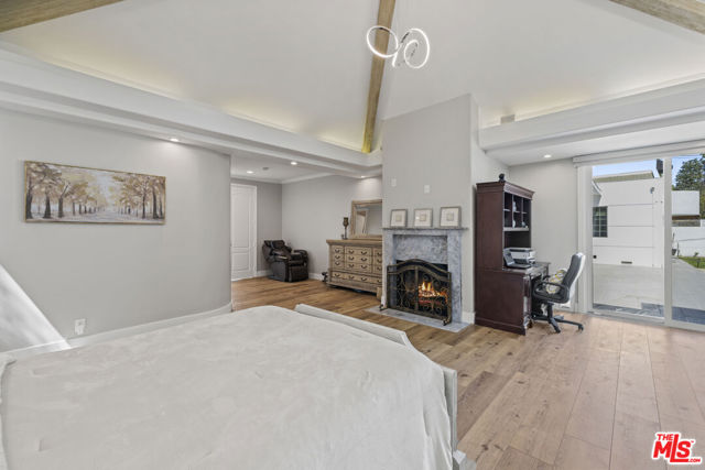 8944 Enfield Avenue, Sherwood Forest CA: https://media.crmls.org/mediaz/5a4aed8b-0104-4453-807a-1dc9e559e58a.jpg