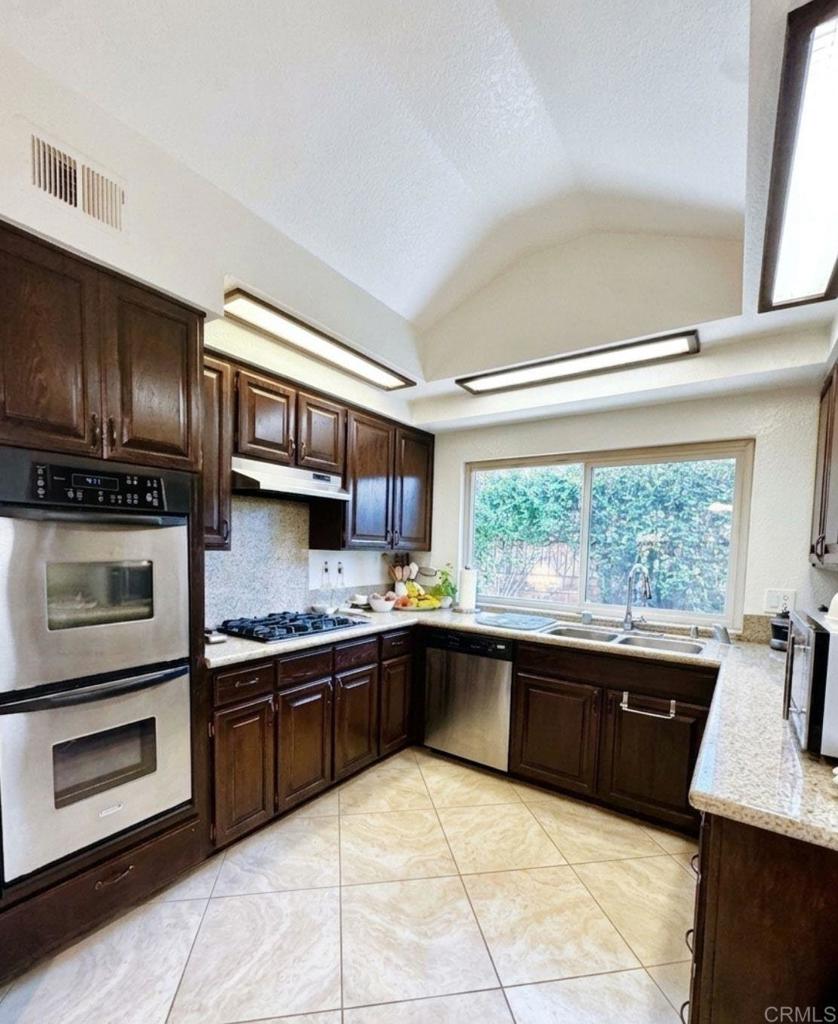 1984 Casablanca Court - photo 8