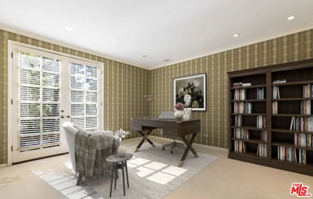 12386 Ridge Circle, Los Angeles CA: https://media.crmls.org/mediaz/5a4b79f6-0163-44eb-9de3-359c0d6336a1.jpg