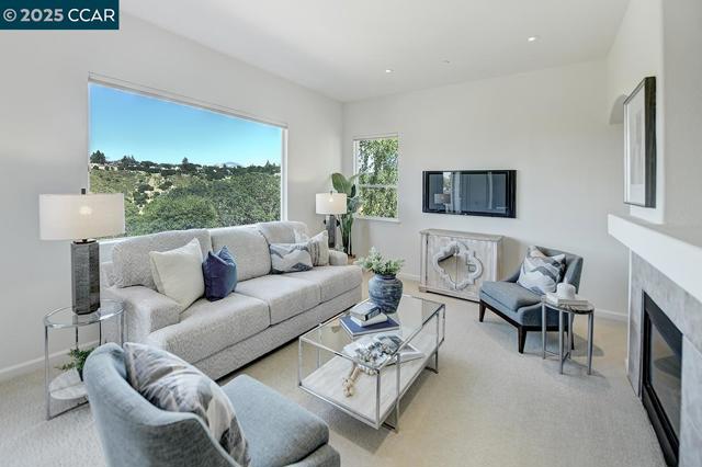 2916 Saklan Indian Dr, Walnut Creek CA: https://media.crmls.org/mediaz/5a4c10ae-8ce2-410d-8581-6b26546bc9f2.jpg