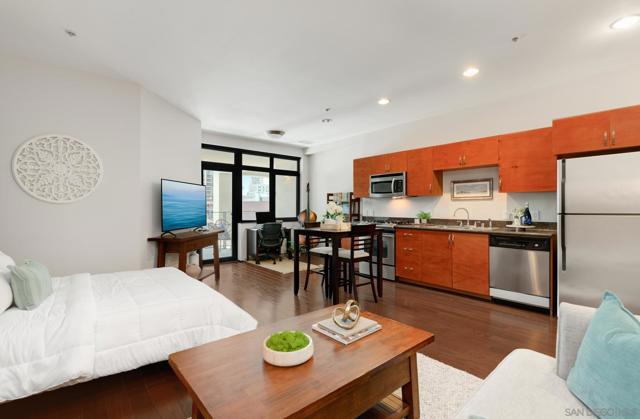 1551 4Th Ave, San Diego CA: https://media.crmls.org/mediaz/5a4d61b1-08f8-4f3e-91a1-721a643057ae.jpg