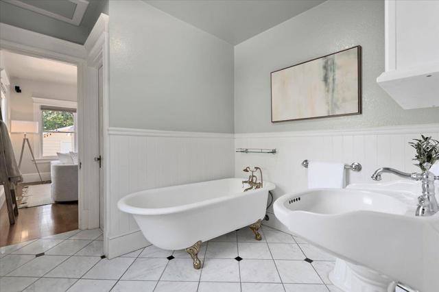 302 Los Gatos Boulevard, Los Gatos CA: https://media.crmls.org/mediaz/5a4d9dc4-1f62-4470-ba49-92e300ca90c1.jpg