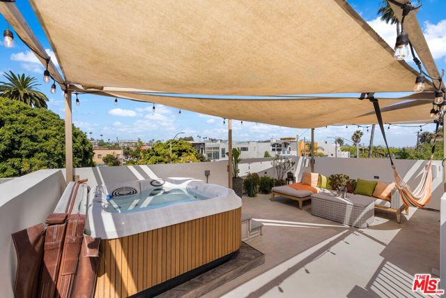 125 Pacific Street, Santa Monica, California 90405, 3 Bedrooms Bedrooms, ,3 BathroomsBathrooms,Townhouse,For Sale,Pacific,24429249