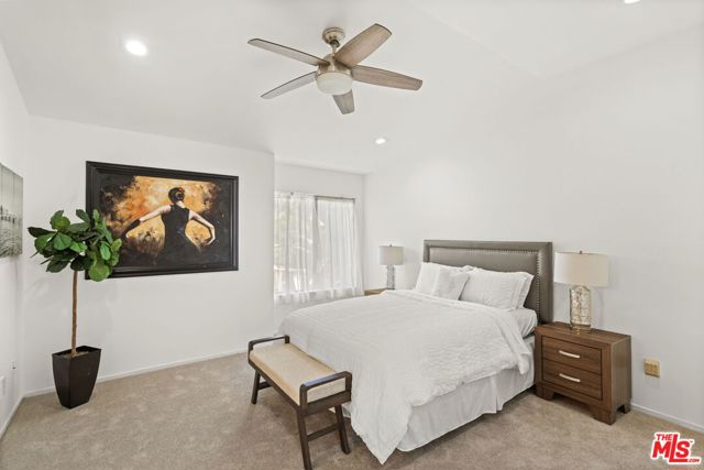 7725 Victoria Avenue, Inglewood CA: https://media.crmls.org/mediaz/5a4e4f00-0f55-4a64-af0d-006f83d3d79a.jpg