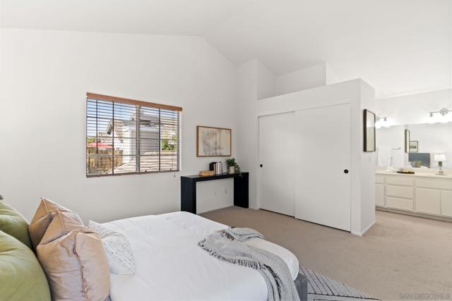 10598 Rancho Carmel Dr, San Diego CA: https://media.crmls.org/mediaz/5a4ea5c5-306a-4f5c-a597-d3622d6af222.jpg