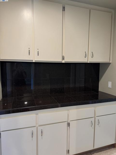 7765 Canyon Meadow Cir, Pleasanton CA: https://media.crmls.org/mediaz/5a4ec073-4bbd-412f-a06d-8cfadf42cef2.jpg