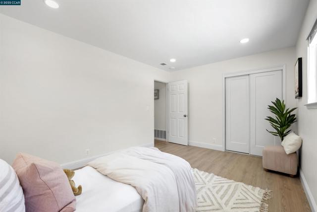 5182 La Corte Bonita, Concord CA: https://media.crmls.org/mediaz/5a4f202d-81f6-4020-89b6-f770a0b9dace.jpg