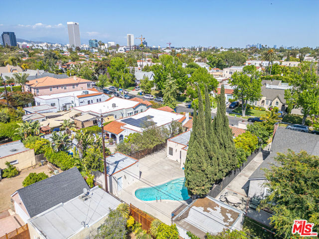 1147 S Point View Street, Los Angeles CA: https://media.crmls.org/mediaz/5a4f6faf-4897-4c95-8d60-db2bd5d5af12.jpg