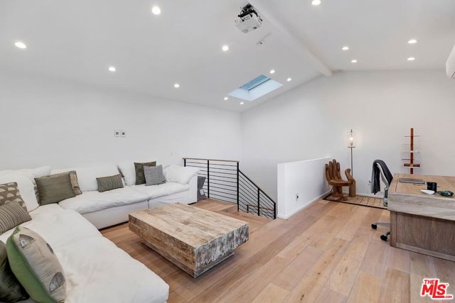 2164 Sunset Plaza Drive, Los Angeles CA: https://media.crmls.org/mediaz/5a4f702b-0b83-4f4c-ac92-5abbe26c3bfc.jpg
