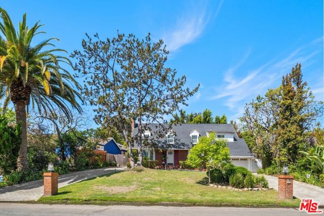 135 N Canyon View Drive, Los Angeles CA: https://media.crmls.org/mediaz/5a4f81ec-972a-4ed7-9488-04dce997cb92.jpg